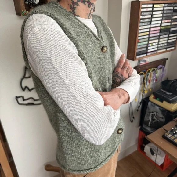 Vintage 80s LL Bean Wool Rayon Blend Green Knit Cardigan Sweater Vest ~ Size M - Picture 4 of 8